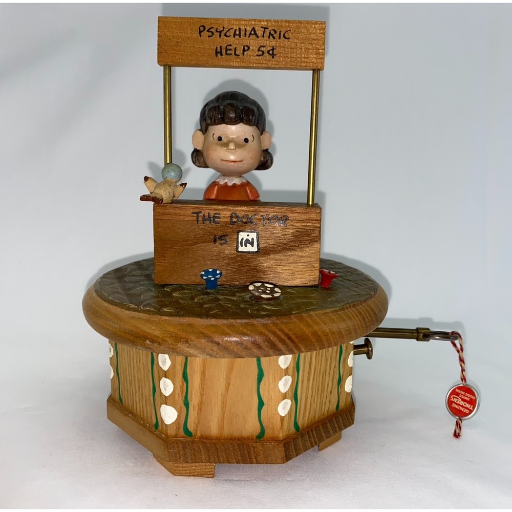 VINTAGE - PEANUTS GANG ANRI MUSIC BOX 1968 LUCY PSYCHATRIST DESK SNOOPY PAL